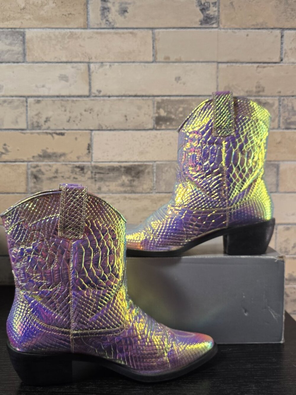 Urban Outfitters Fallen Reptile Iridescent Cowboy Boots – Women’s 7 – Rare/Disco